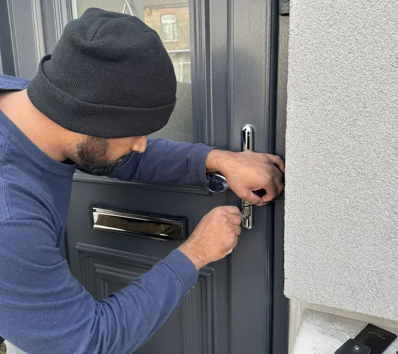 Domestic locksmith service