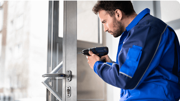 Commercial locksmith service